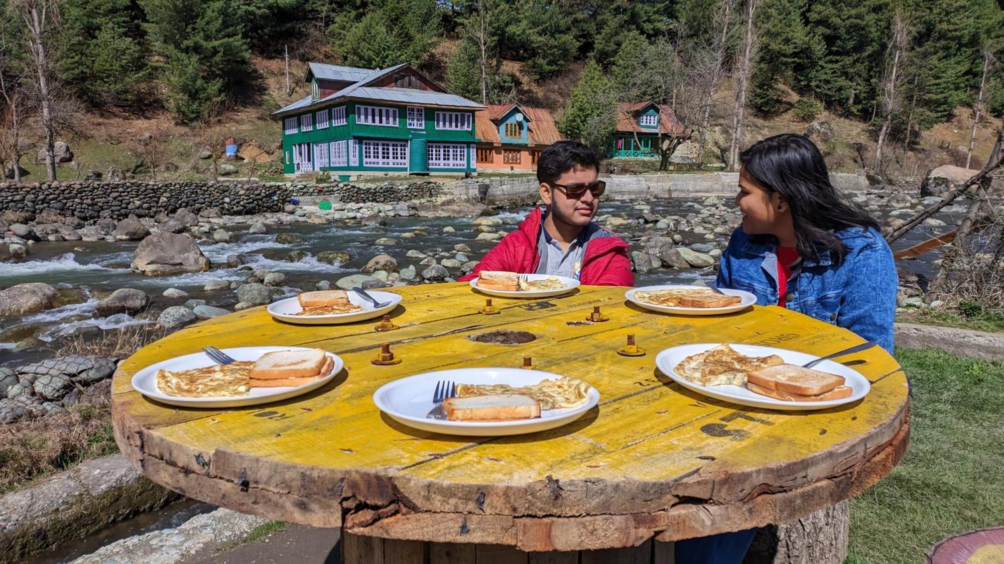 New Relax Inn, Pahalgam, 2 Km From Lidder Valley エクステリア 写真