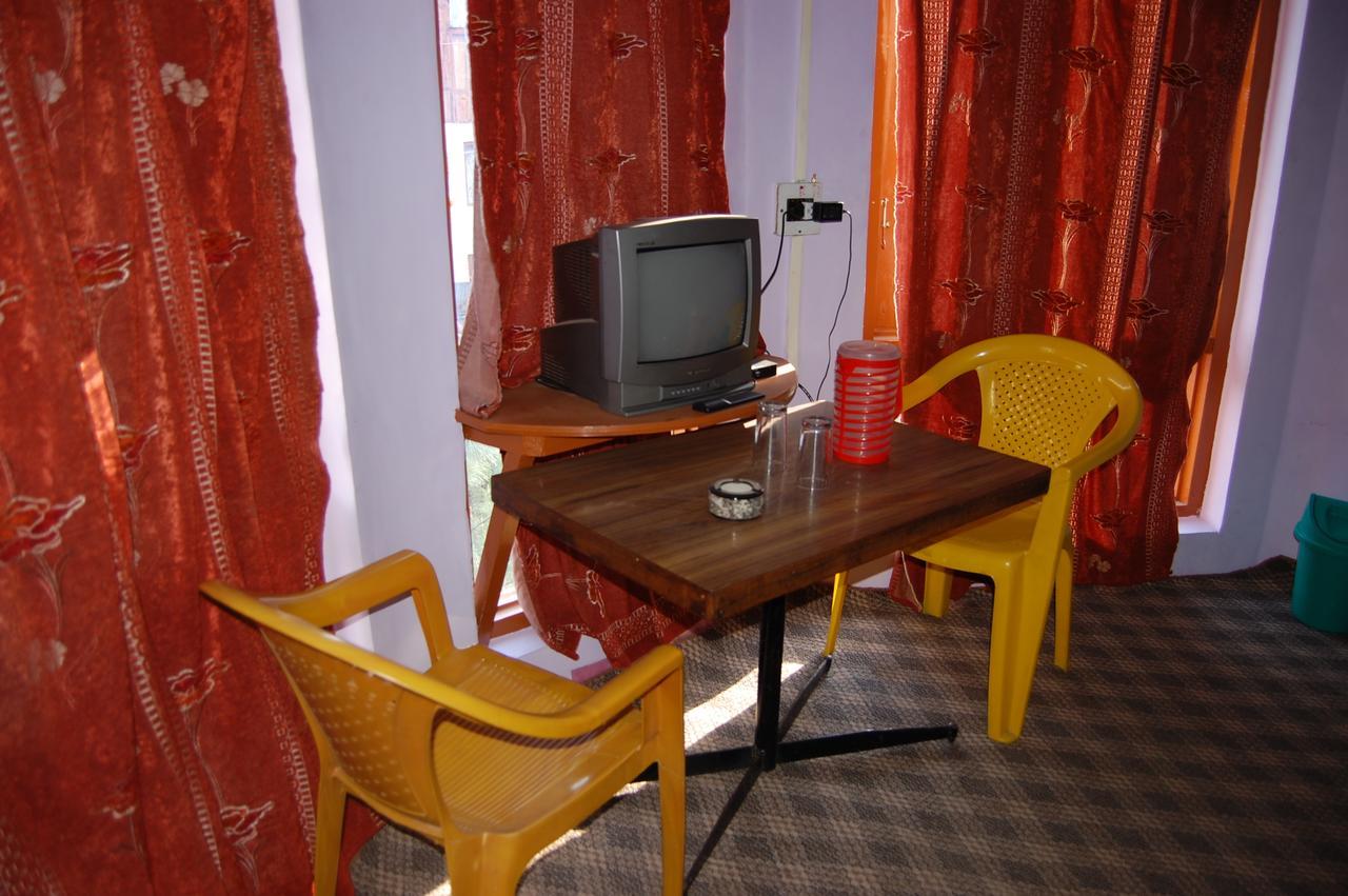 New Relax Inn, Pahalgam, 2 Km From Lidder Valley エクステリア 写真